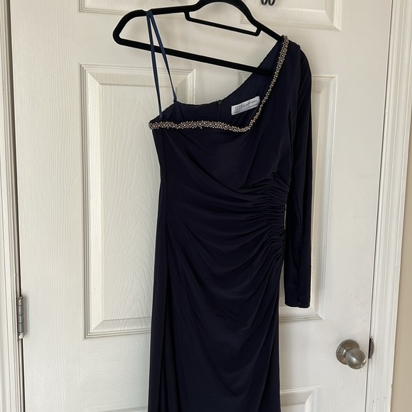 Ieena for Mac Duggal Draped One Sleeve Jersey Gown in Midnight Size 4 - Picture 6 of 12